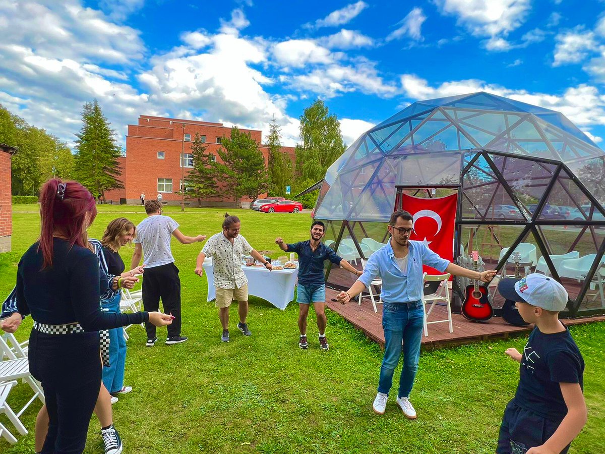 🌍 Litvanya'dan Renkli Bir Kültür Aktivitesi

Litvanya'da ESC projesinde yer alan gönüllülerimiz Furkan ve Refik, Türk kültürünü harika bir etkinlikle tanıttılar.  Furkan ve Refik sayesinde Türkiye'nin kültürel zenginliği yepyeni bir coğrafyada parladı. 

@oa_bak
<a href="/gencliksporbak/">Gençlik ve Spor Bakanlığı 🇹🇷</a>