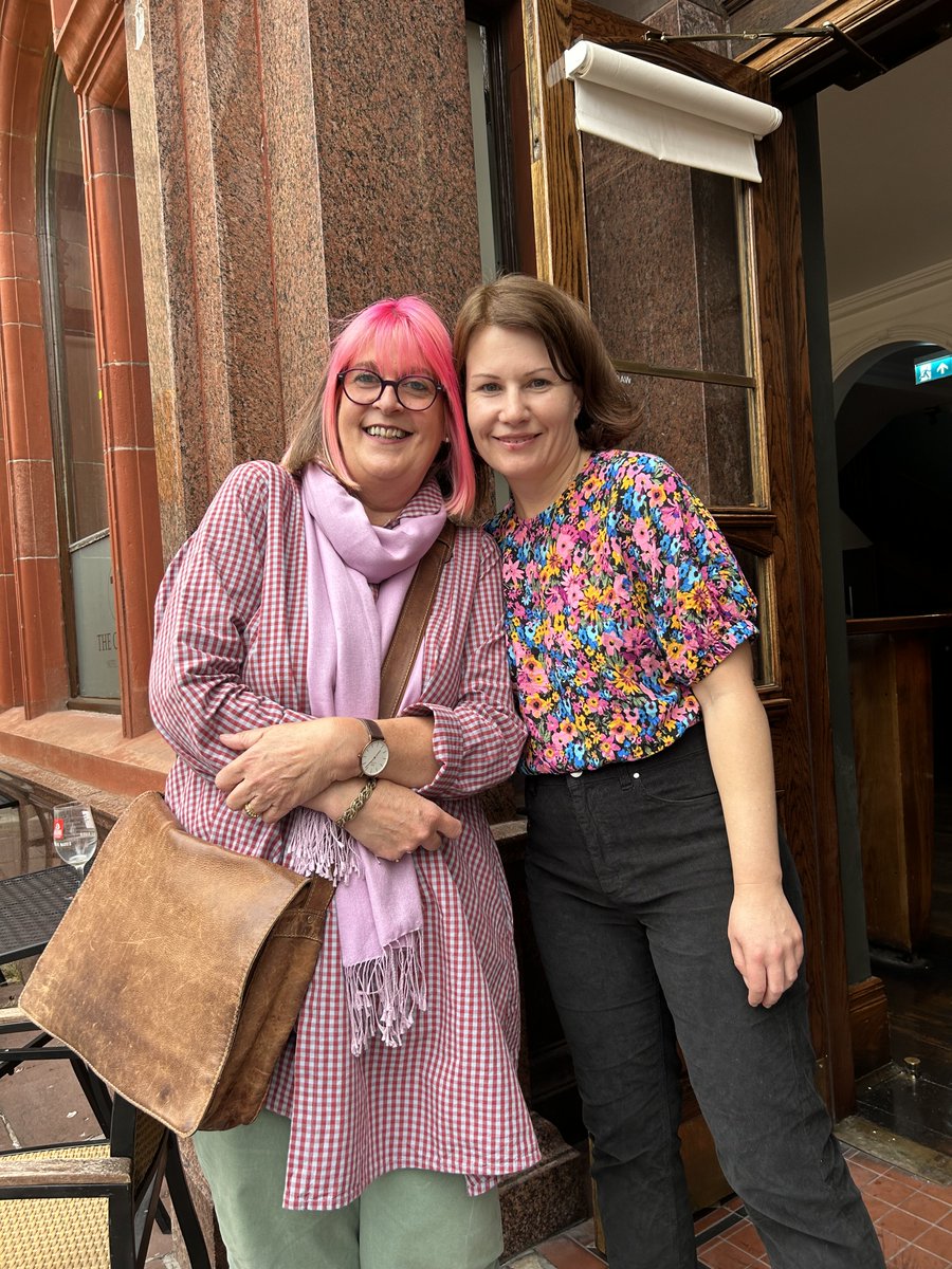 Sara McKee 🐝 tweet media