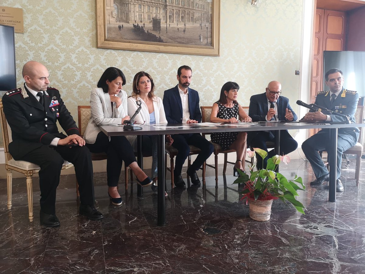 confartMe's tweet photo. Presso la prefettura di #messina, il prefetto Di Stani e il sindaco Basile hanno firmato il protocollo per dare attuazione al progetto "Più sicuri insieme" che ha come obiettivo tutelare gli anziani dalle truffe. https://t.co/g20T1KfgyS