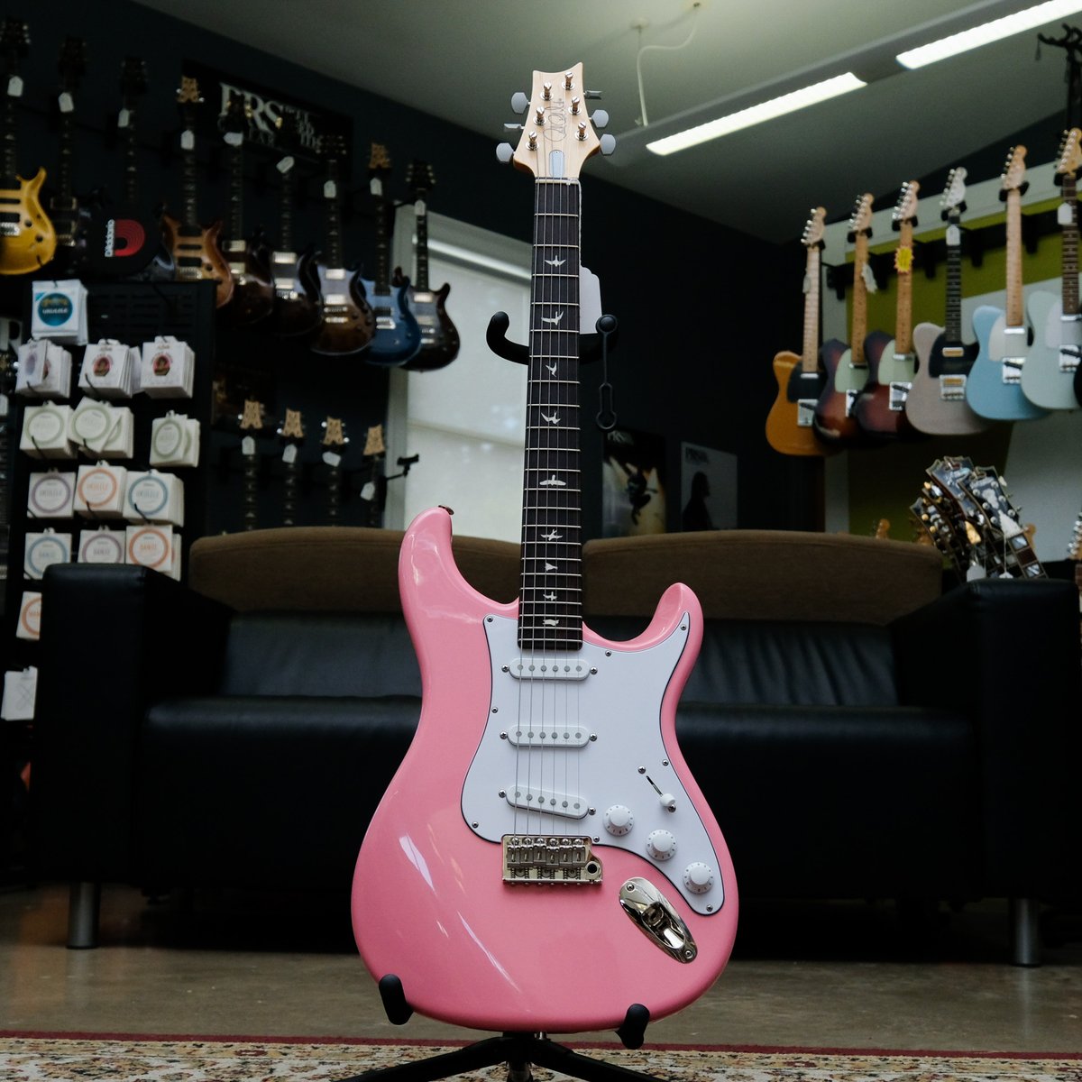 TheMusicDen's tweet photo. If you have been on the internet lately, you’ve definitely seen pink stuff EVERYWHERE. How about this PRS Pink silver sky?
.
.
.
.
#SE #custom24 #guitarphotography #prs #paulreedsmith #prsguitars
 #silversky #johnmayer https://t.co/aNQ2gwWgEp