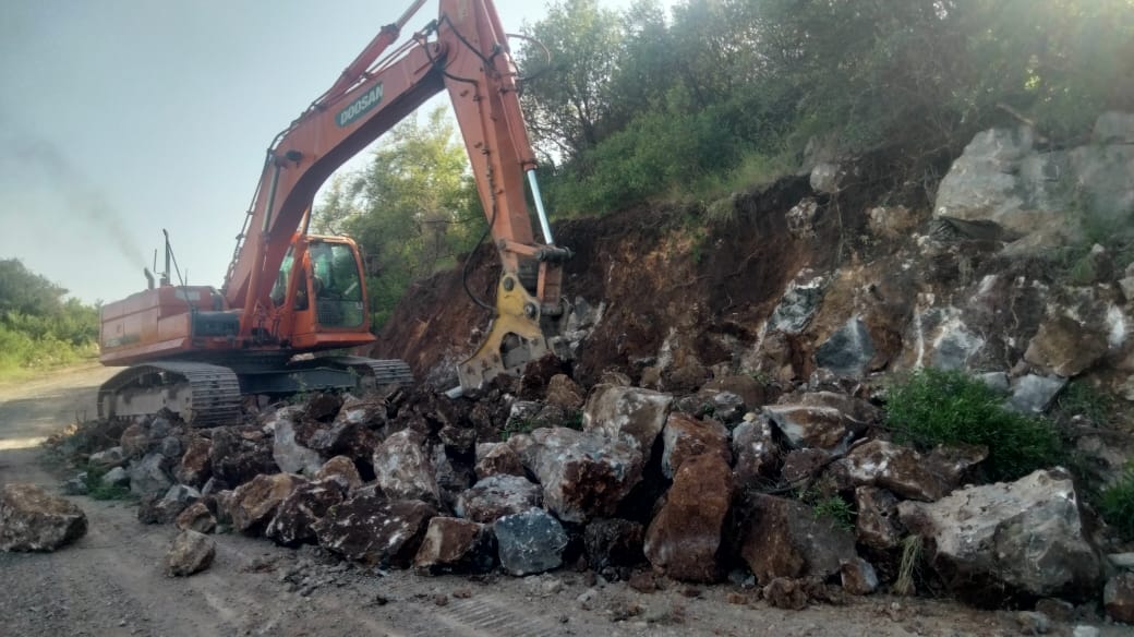 trailtrackpk's tweet image. @CDAthecapital has started destroying the national park again, seems like they have invaded the national park with heavy machinery in shah allah ditta area, the purpose is to give road access to housing societies
#stopmadness #savemhnp #savewildlife #iwmb @Noormengal_