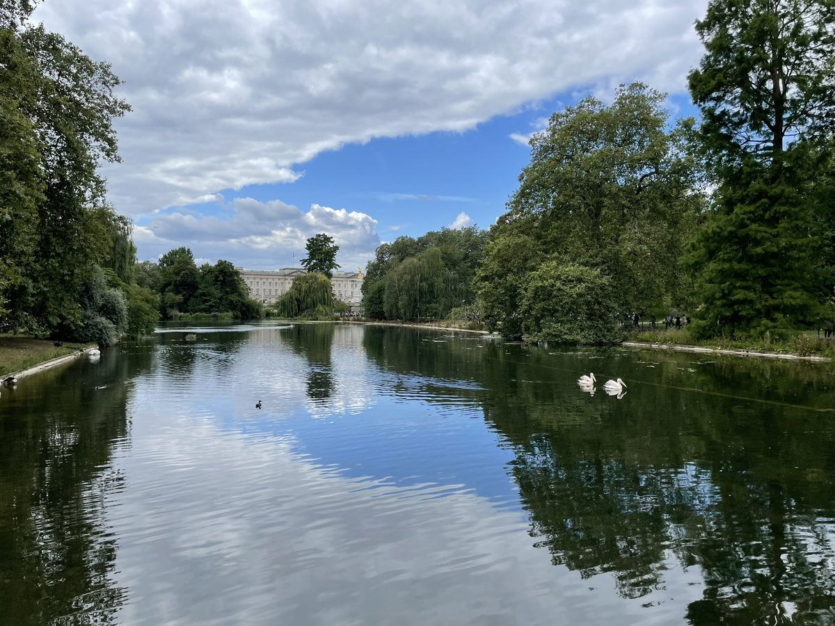 garduceltd's tweet photo. Summer is in full swing here - even took a trip to the big smoke while working limited days this month. But amid all the school holiday fun/chaos, we have availability to fill in any gaps over the holidays. Let’s chat! content@garduce https://t.co/11bqkt5JXl #writing #editing https://t.co/vjnNvbimFJ