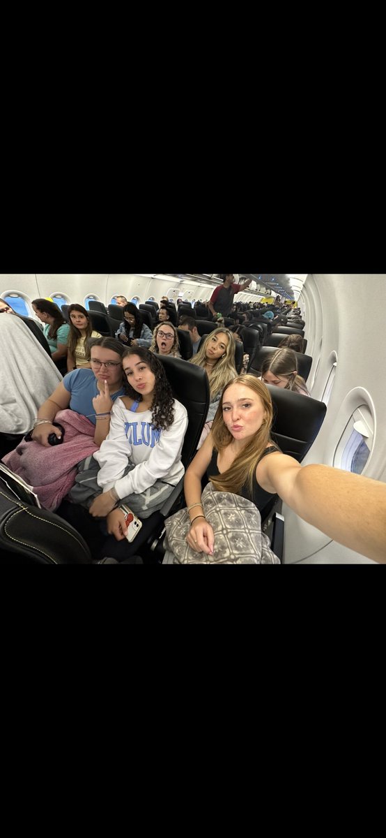 SNaese23Tnt's tweet photo. TNT out… On and off the field I have made my life long best friends. And this was the hardest goodbye anyone had to go through. I am so beyond proud of our seniors and I wish the best for them in the next chapter of there life! @TNTFloridaBlack @ACThunder6 https://t.co/SpEI4kHSOu