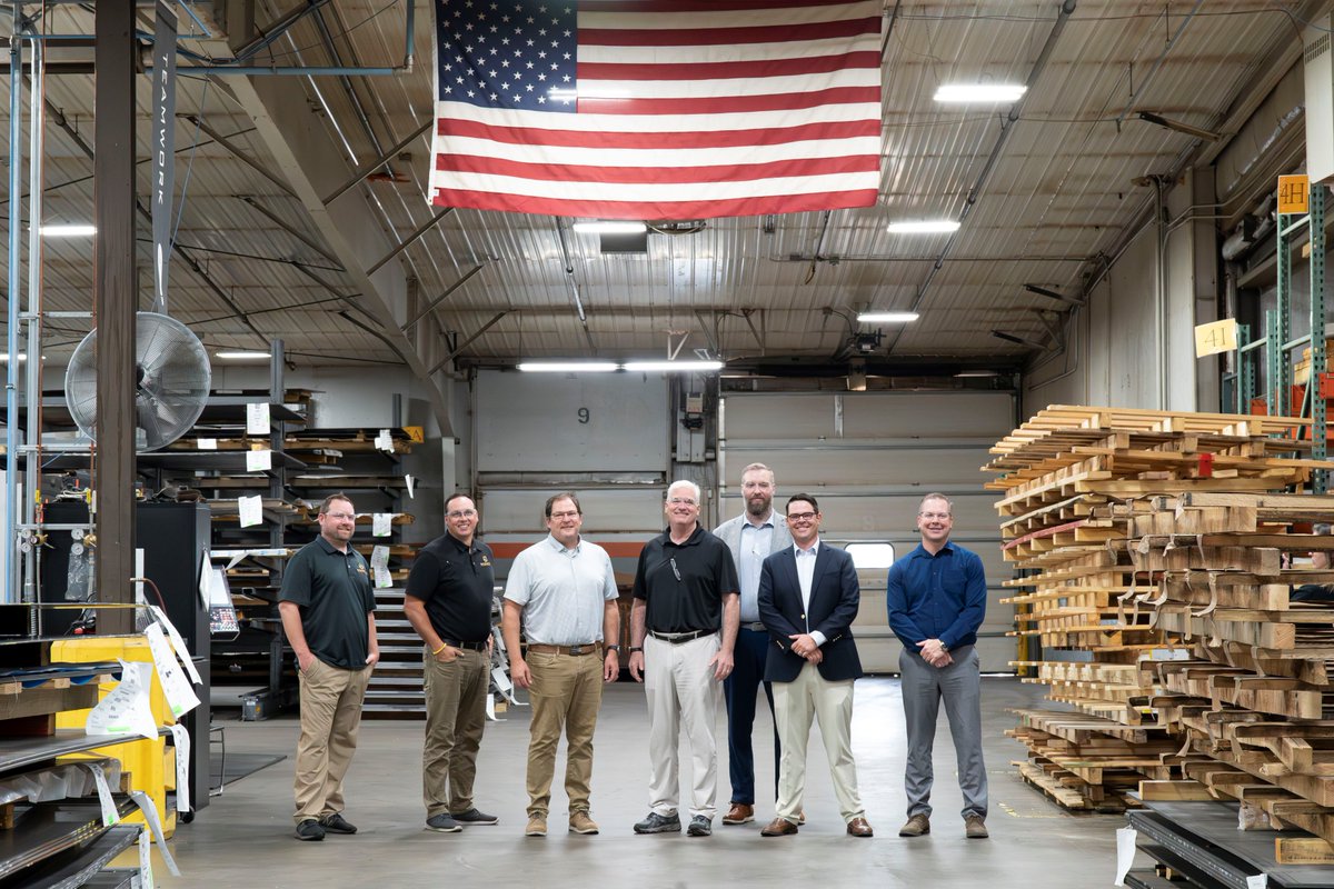 ShopFloorNAM's tweet photo. Thank you, @GOPMajorityWhip, for joining us at Glenn Metalcraft in Princeton, Minnesota, to discuss the regulatory onslaught facing manufacturers and how we can advance a competitiveness agenda in the U.S. #CompetingToWin https://t.co/8Uk8oCvLex