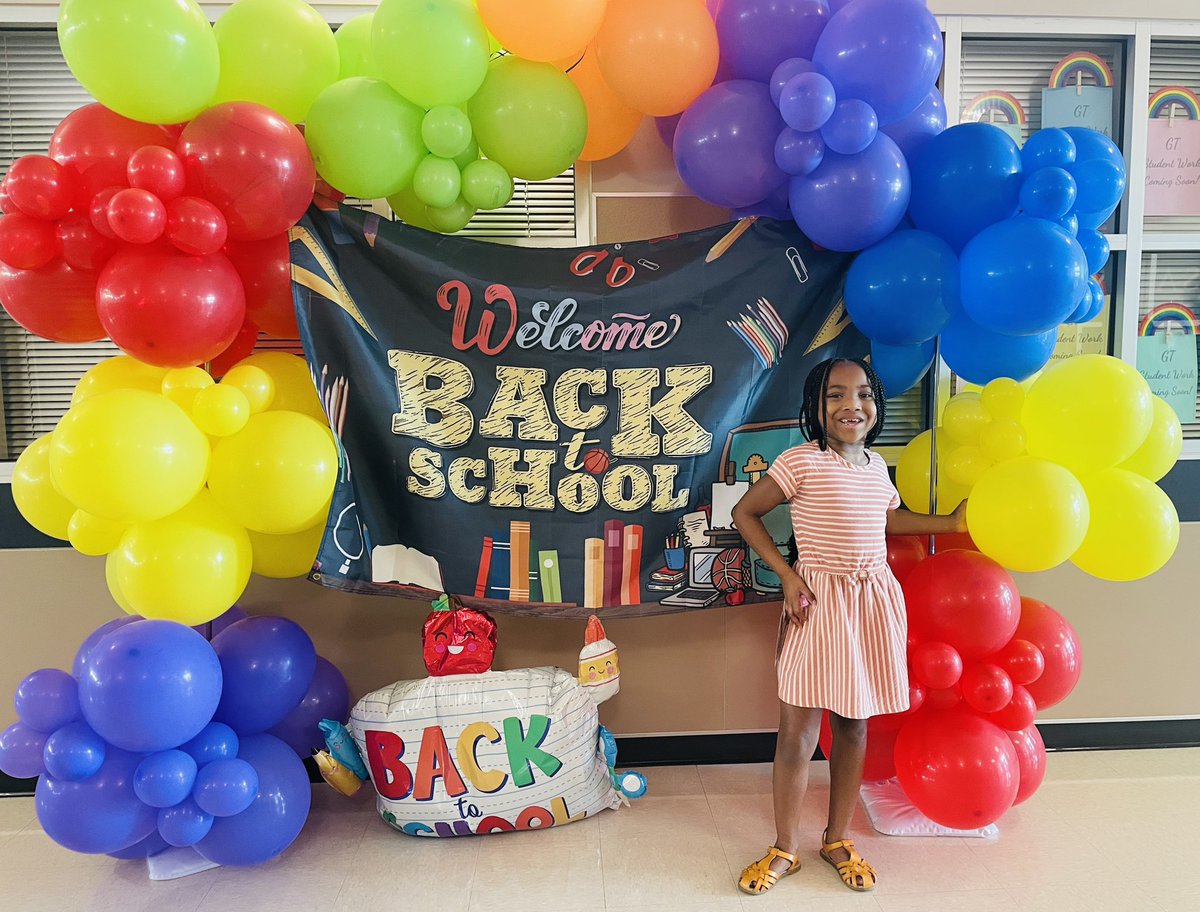 We’re excited for the first day of 1st grade‼️ ✏️📚 How did we get here so fast @GibsonThristle ? 🫠😩 Meet the teacher was 👍🏽👍🏽 #LevelUp @AlvinISD @SLESuns