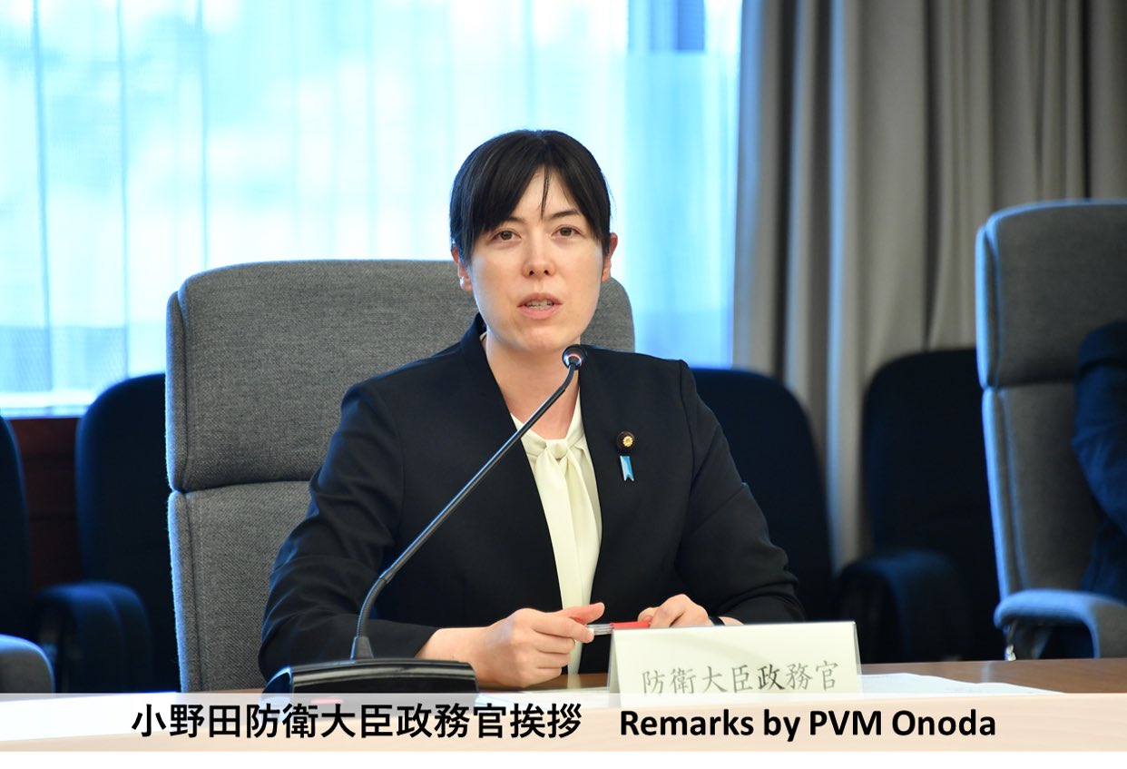 国家公安委員長。警察庁長官。防衛大臣セット。 hqdefault.jpg