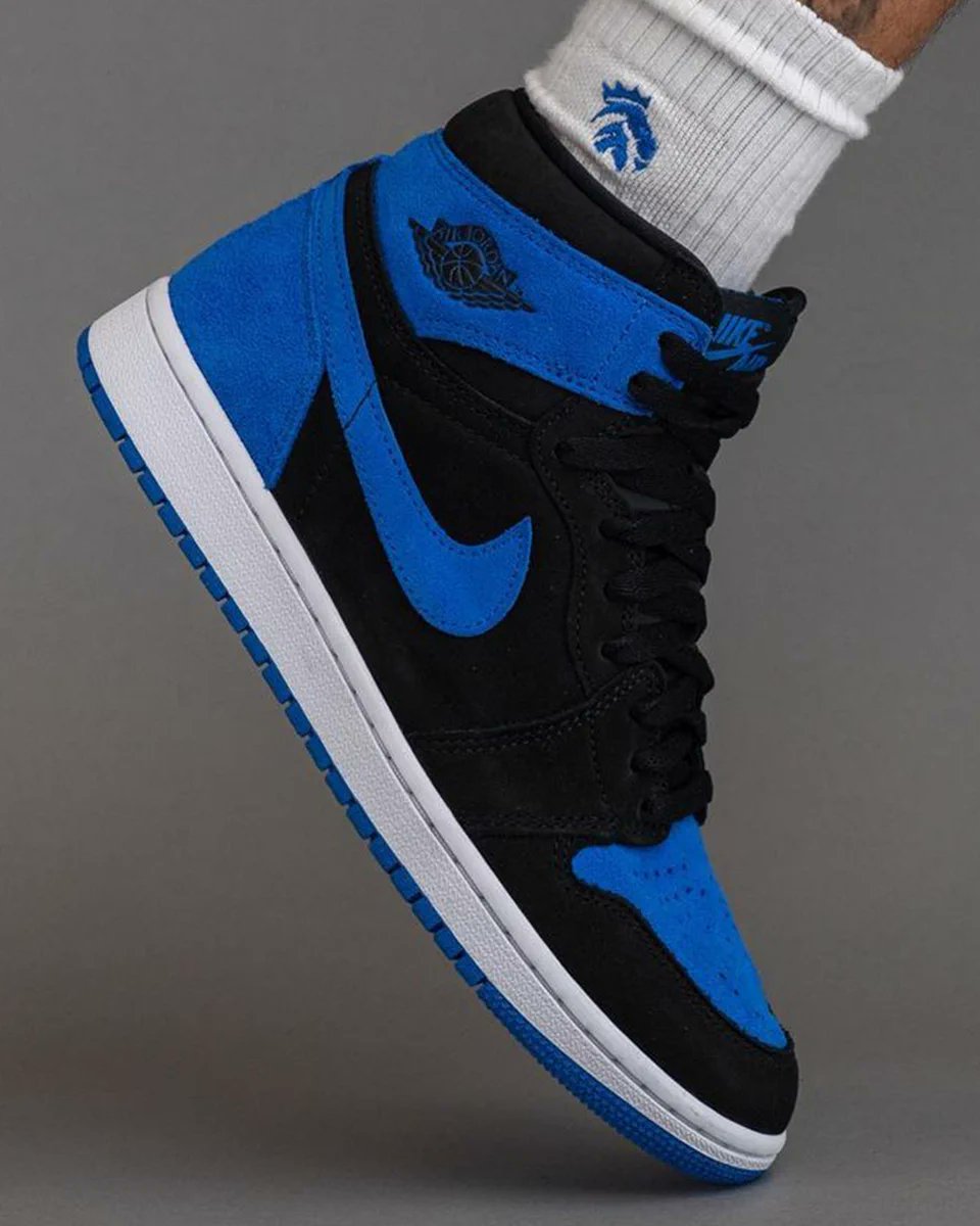 thesolesupplier's tweet photo. Anyone looking to pick up the Air Jordan 1 High OG "Reimagined Royal"? ⚫️ 🔵 https://t.co/xEreKFkCvr