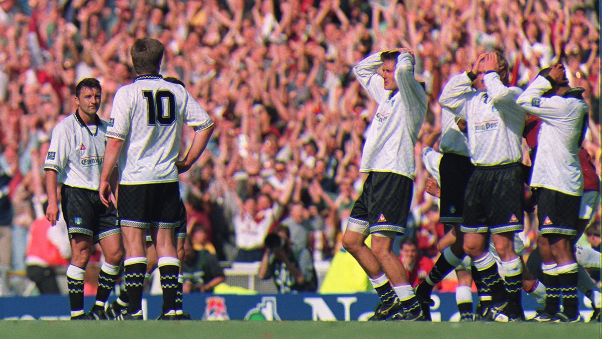 Retro Swans 🦢 ⚽️ tweet media