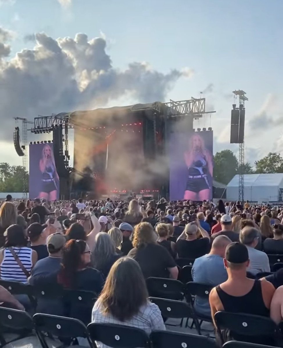 Were you at the Carrie Underwood and Guns N' Roses Moncton concert on Saturday? How was it? Have any pics or videos? Post below! 🎤🎸 - Ian (in for Forman) with Megan St. Rose. #HotCountryMornings