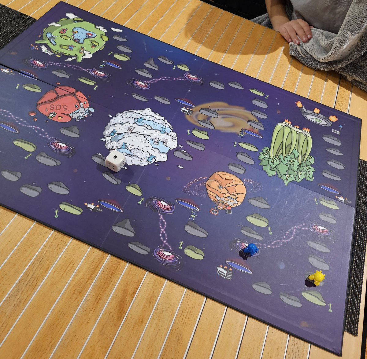 Haven't shared this before. I made a boardgame for <a href="/alienfrens/">alien frens</a> with custom UFO pieces and a giant die with eye traits for numbering. Also has cards and even a drinking version. It's a lot of fun to play, the whole family love it!