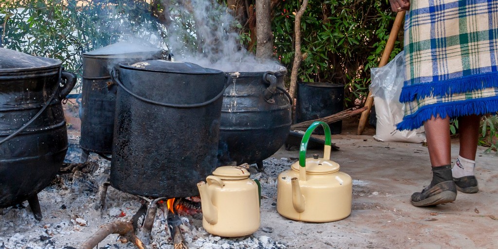 AfDB_Group's tweet photo. New report from @IEA and @AfDB_Group highlights challenges and successes in delivering clean cooking solutions to people in emerging and developing economies who cook over open fires, a harmful practice and health risk.
Explore the report: https://t.co/w1NyXsqm0Q #ImproveQoL https://t.co/gS6Ti1BxIq