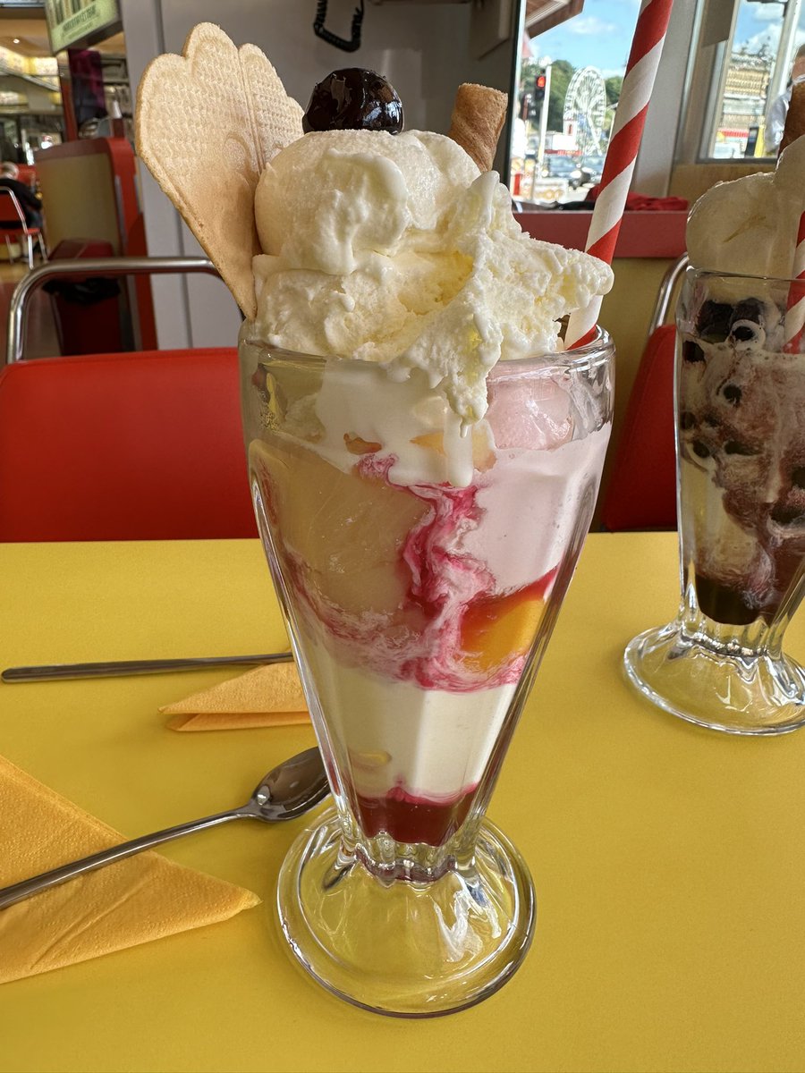 abbeylinegold's tweet photo. Rude not to.😋 #KnickerbockerGlory https://t.co/3bZXPsAi7t