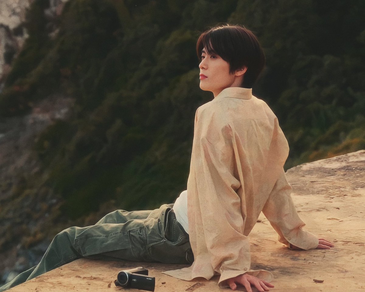 ㅤ
embarking on a melodious journey that resonates with the heartstrings, you yet again enchant every soul that listen to your voice. congratulation on your new song, Horizon, abang! 💌 
ㅤ