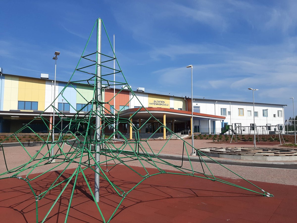 YLOkaupunki's tweet photo. Siltatien uusi yhtenäiskoulu on valmis avaamaan ovensa ke 9.8.! Koulu kasvaa vaiheittain yhtenäiskouluksi. Nyt, ensimmäisenä lukuvuonna koulussa aloittavat luokkien 1-3 oppilaat, vaativan erityisen tuen oppilaat sekä esiopetus, yht. noin 150 lasta #Ylöjärvi #Siltatie @talaraut https://t.co/AXPcwTmdXh