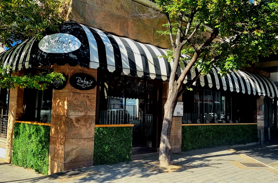 PepperclubHotel's tweet photo. We are located on the corner of #PepperStreet and #LoopStreet.
#PepperclubHotel's take on a quirky street-side deli serving #FreshlyBaked #pastries, #bagels, and #cakes, as well as #LightLunches.
021 812 8833
#WeAreOpen #rubysbakery #Capetown #ilovecapetown #ilovecoffee https://t.co/XBuPOkWJoQ