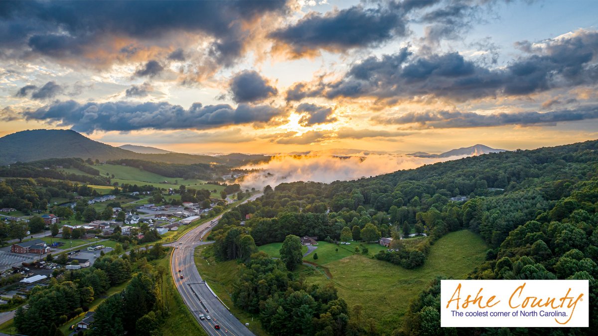 RealAsheChamber's tweet photo. A glorious sunrise over Jefferson! 😍

#ashecounty #ashecountync #visitashe #thecoolestcorner #jefferson #blueridgeparkway #blueridgemoments #blueridgemountains #mountainlife #devilstairs #lovenc https://t.co/gheDmCWNRj