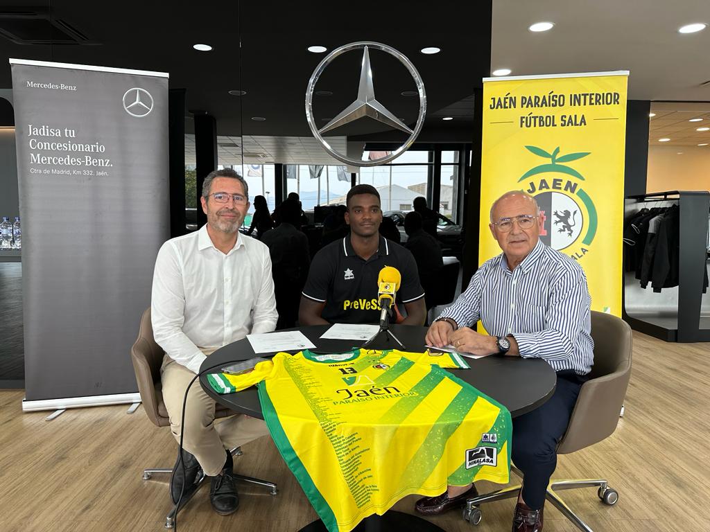 ▶️ El concesionario de <a href="/grupojadisa/">Grupo Jadisa</a> acoge la presentación oficial de <a href="/HelderGonsalve/">Helder Gonsalves</a>

👥 Carlos Mesa, gerente de la empresa y Germán Aguayo, presidente de <a href="/JaenFS/">Jaén Paraíso Interior FS</a>, acompañan al jugador de Cabo Verde

#SomosJaén💛