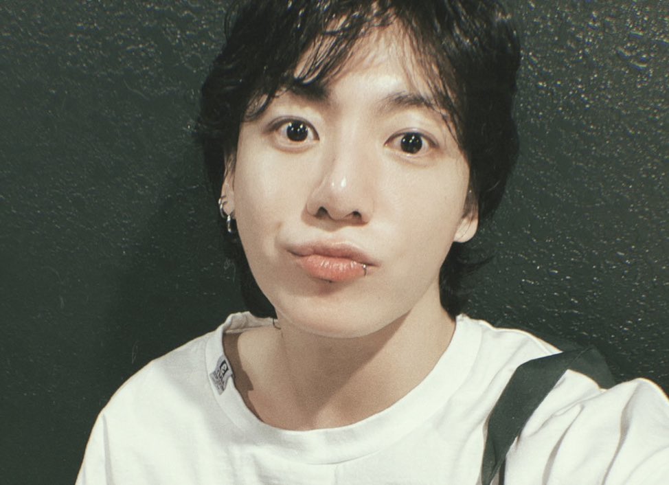 agustdfms's tweet image. he 🥺