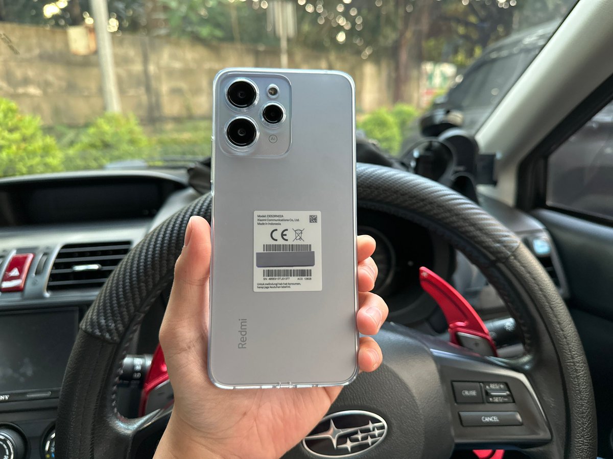 Lumayan juga ini Redmi 12 ga nyampe 2 jt udah dapet 8/128 GB. Warna putihnya bagus juga, tadi beli di Mi Store ready dimana2 katanya 😁

Sayang bentuk kameranya mengingatkanku kepada....