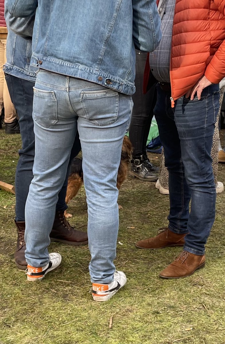 thatbuttcrack's tweet photo. At a party this year, 2023. 
📷 Taken by me

#buttcrack #bilspleet #bilnaad #bilnaat #bouwvakkersdecolleté #bouwvakkersdecollete #bouwvakkersspleet #plumberscrack #plumberscrack #buildersbum #buildersbums #ass #crack #asscrack #butt #cleavage #reetspleet #reet #spleet #kont #fail https://t.co/XBKGRhPeef