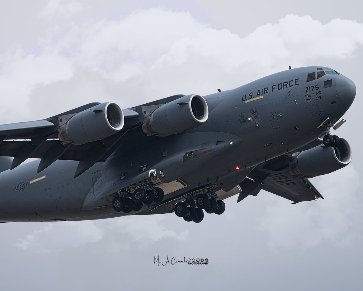 C-17 Globalmaster III, una de las ballenas del aire!

@BoeingDefense @USAFRecruiting @usairforce @USAFReserve #USAF #USA #AirForce #avgeek #militarytransport