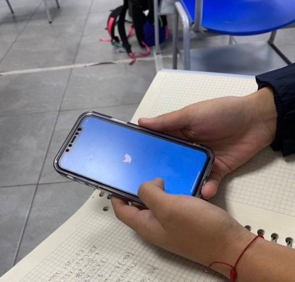 theposeidonhub's tweet photo. eu na sala de aula: https://t.co/J2g25us2A0