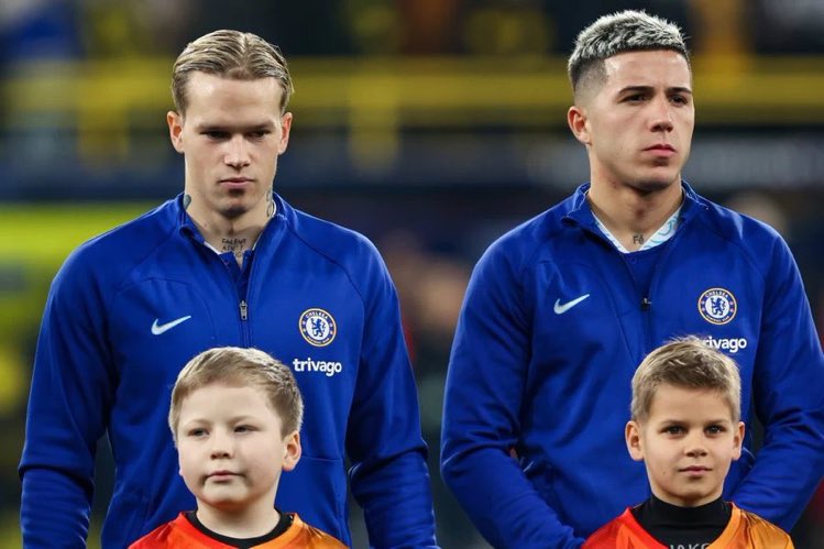 thefootballmob's tweet photo. Chelsea have handed the number 10 shirt to Mudryk and the number 8 to enzo! 🤝🏼🔵 https://t.co/A2vxmXwMEJ