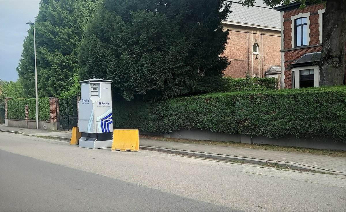 GentseFlikken's tweet image. Grote honger en het eten staat klaar? Hou je toch maar aan de snelheidslimiet. Onze superflitspaal staat dit keer opgesteld in de Hutsepotstraat (zone 30). Smakelijk! #altijdnabij #goforzero