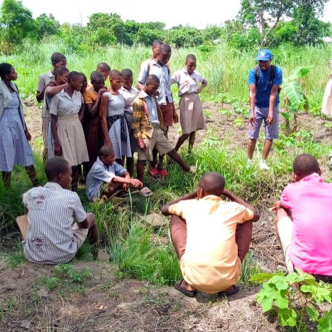eduspots's tweet photo. So, what’s our digital learning context? 📲

EduSpots has been running a STEM programme since 2020.

Today we call them ‘EcoSTEM’ clubs, as we look to combine STEM &amp; environmental sustainability education with a focus on practical science discovery &amp; teamwork. 🧬 🌳 🔭 (1/4) https://t.co/nsYzkzinTO