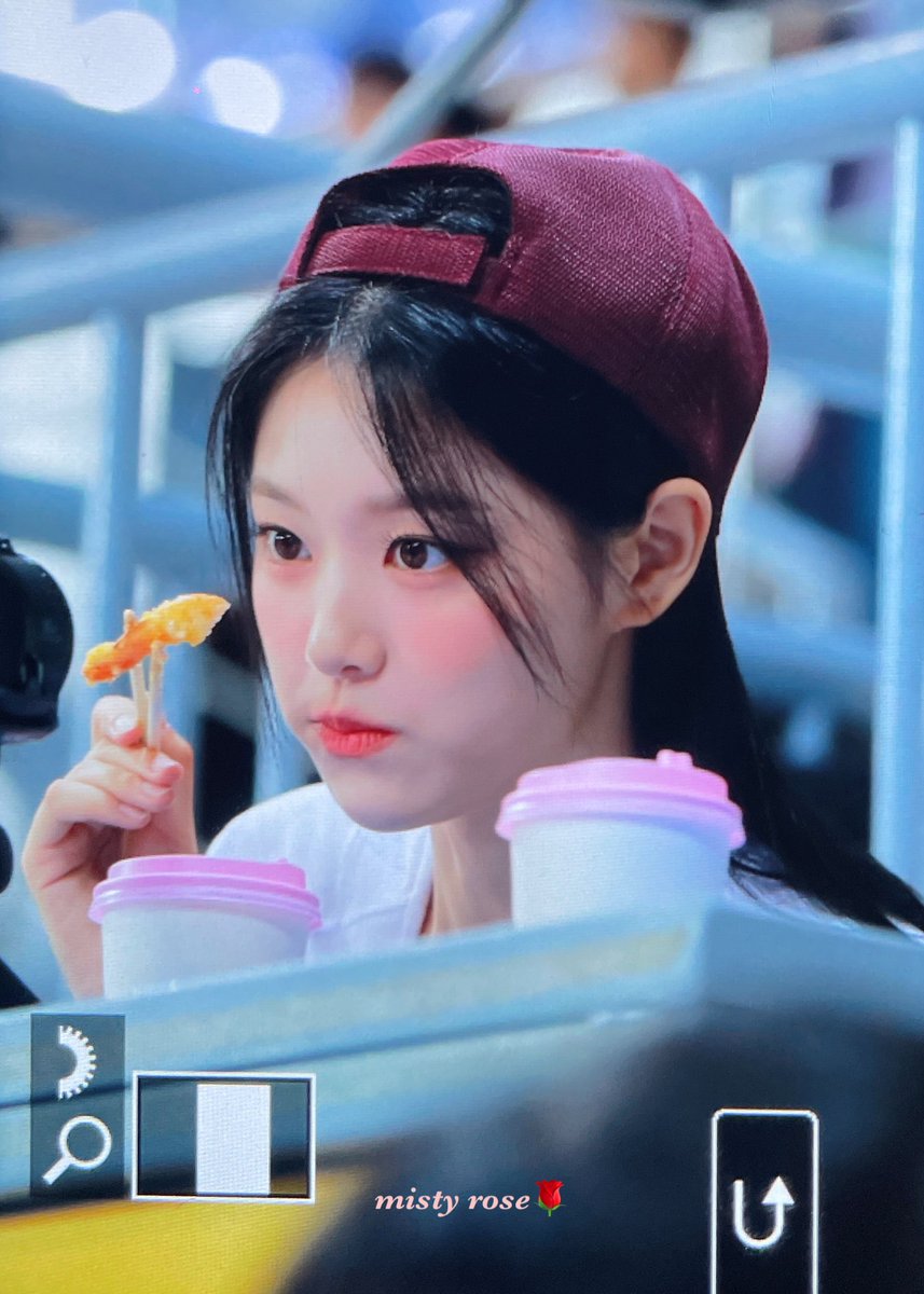 230808 세계 고양이의 날 /ᐠ｡‸｡ᐟ\ 💛
#LoonaAssemble #Loossemble #루셈블 #현진 #HyunJin