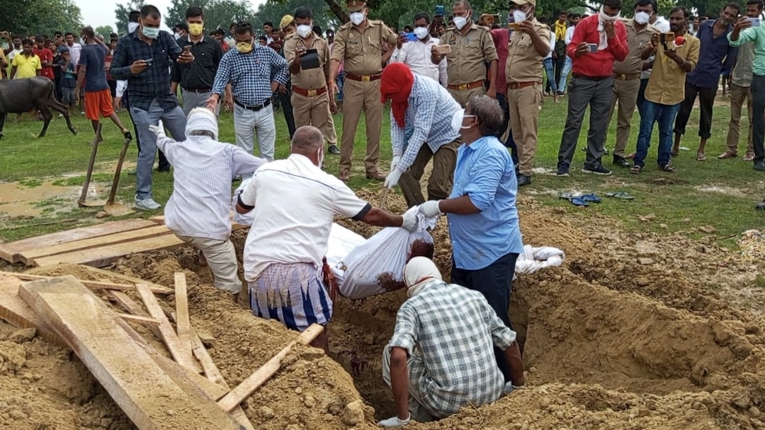 Uttar Pradesh: Police dug out body of 20-year-old Afreen on August 6, after a video of her father thrashing her in a market went viral. Family buried her, claiming, she died of illness. However, police claimed it is a case of honor killing. Afreen was in love with a Hindu man
