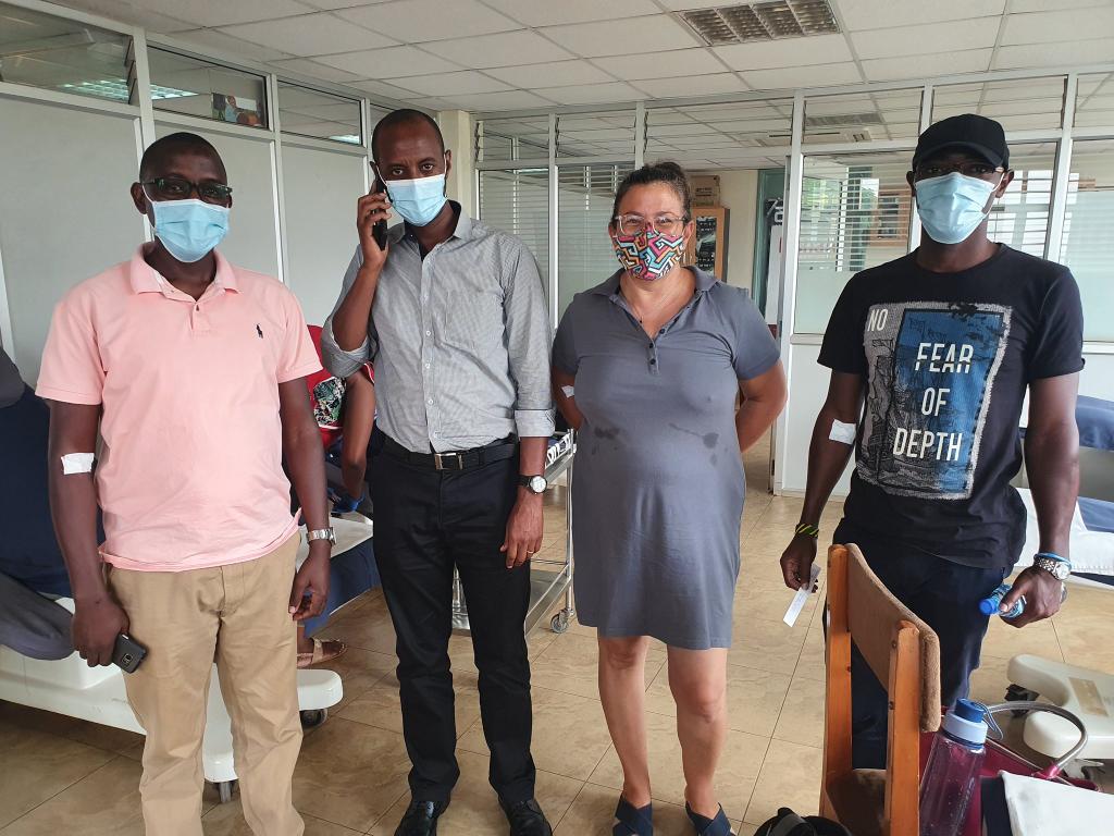 rupayiest's tweet photo. @bgumisiriza @NadaAndersen 2021 with the crew after blood donation @Blood4Uganda, still donating.kudos to u all.@NadaAndersen @bgumisiriza.
#Youtoocan https://t.co/S64pK9TN95