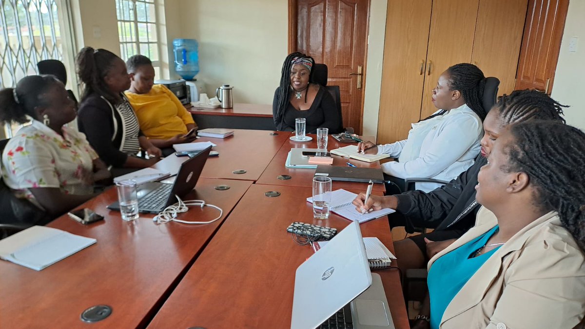 AMWIK's tweet photo. Drawing inspiration from our board member, @CyliaKR1 on her life journey. 
Enjoy the read: https://t.co/dDs0Lrnyf3 https://t.co/zp0oF1d8xv