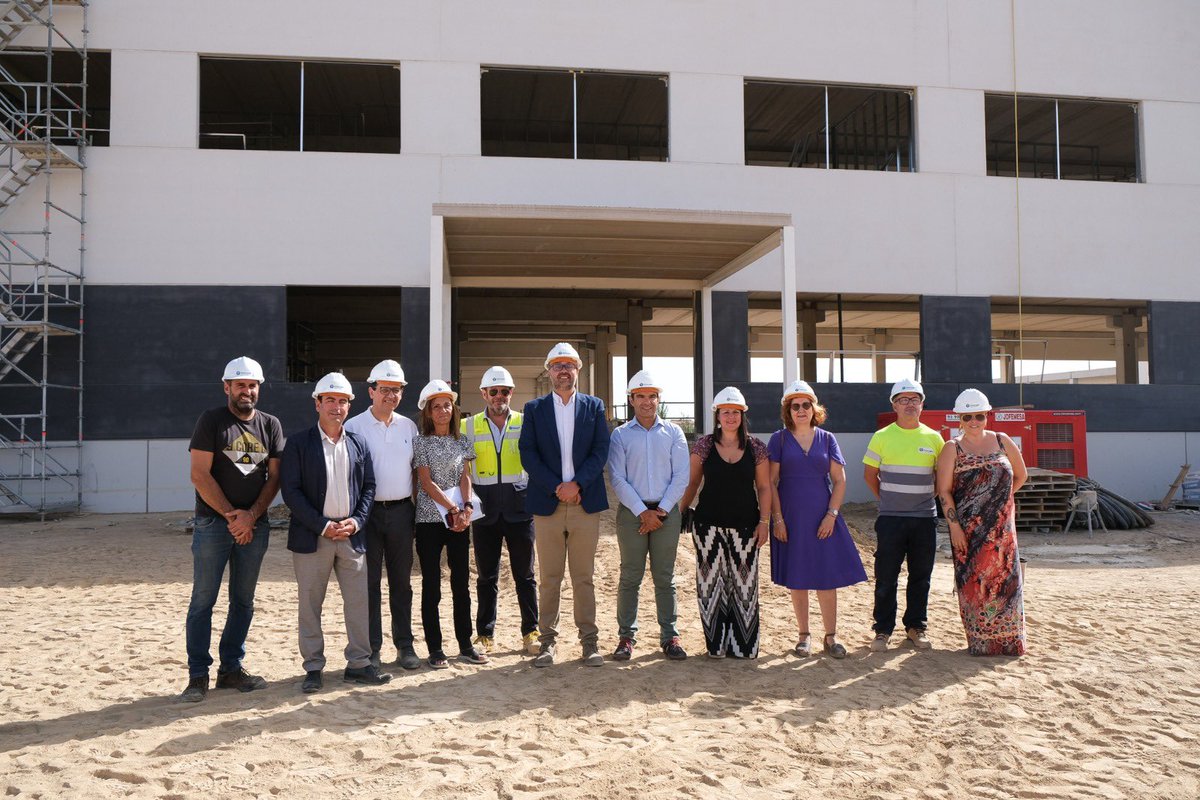 amadorpastorn's tweet photo. He visitado las obras de construcción del nuevo IESO de la localidad toledana de #Ugena. Un centro que dará servicio a más de 360 alumnos y alumnas. Para su construcción, que viene a dar respuesta a una demanda histórica del municipio https://t.co/ZbehKkje83