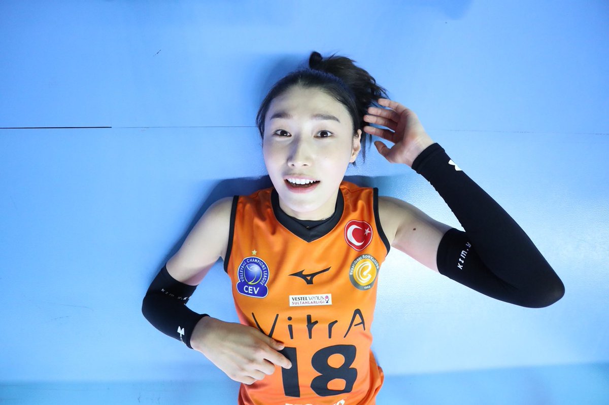 kimykdot's tweet photo. 김연경 진짜 각도 안탐
이런각도에서 어떻게 살아남아;; 하는데 김연경은 그걸 해
ㅇㅇ 이게 진짜 말도x https://t.co/8c1fh22img