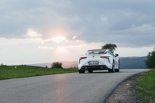 pawlakp's tweet photo. Do you remember the #LexusSC?
▶️ the first coupe in the brand's range
 ▶️ fantastic V8 4.0 and R6 3.0 engines
 ▶️ three types of suspension and a lot of new technology in the interior
Not to worry though - its traditions are continued by the fantastic #LexusLC 😋 https://t.co/xdY5tVviya