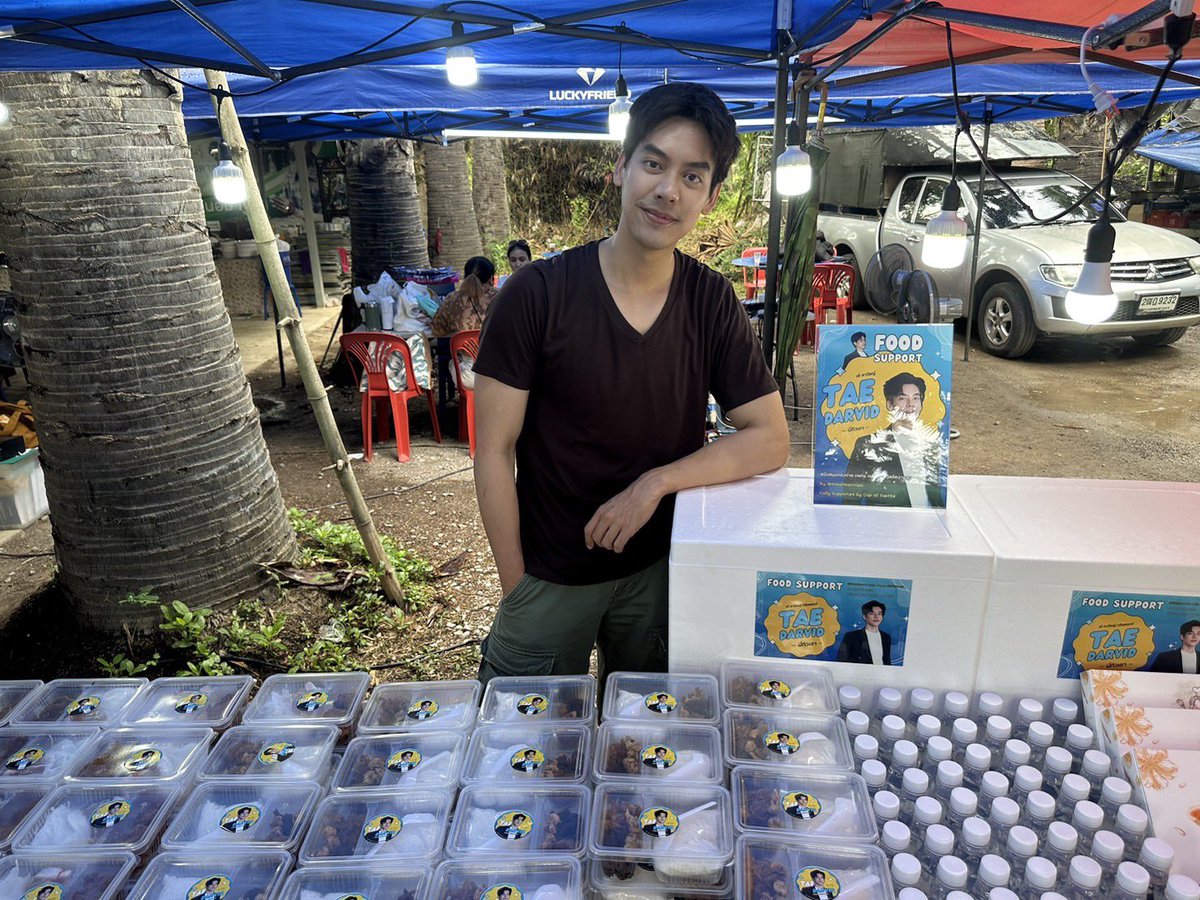 JaneanGroup's tweet image. ขอบคุณพี่โก้นะคะ สำหรับเสบียงฟู๊ดซัพพอรท์ในวันนี้สำหรับพี่ #ทิวเขา และทีมงานกองละคร #สวัสดีความสุข #HelloHappy#TaeDarvid