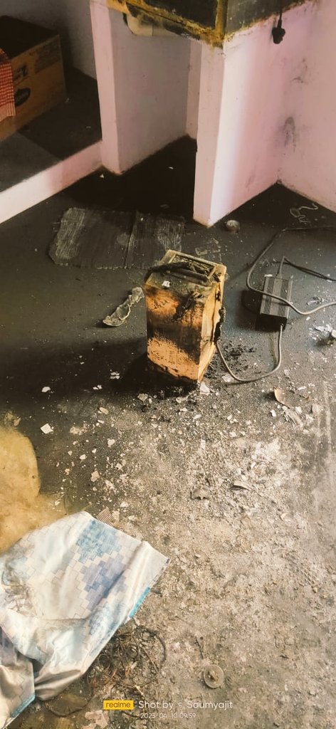 JitendraAM1977's tweet photo. @SuNnYrOyA @pureevindia @JanaSenaParty @KTRBRS @naralokesh Faulty Batteries are causin batteri blast at home;
100 batteri blast incidents so far;
my house burnt down by batteri blast;  
no response from company; they blocked me on twitter; 
Fraud People; STOP Buying #PureEV https://t.co/P9HHj49H5I