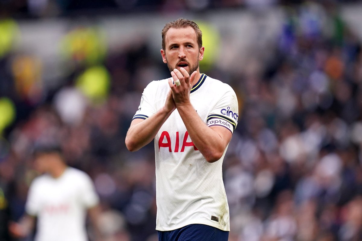 ActuFoot_'s tweet photo. 🚨 Harry Kane 🏴󠁧󠁢󠁥󠁮󠁧󠁿 a une date limite pour résoudre son avenir : 𝗱𝗶𝗺𝗮𝗻𝗰𝗵𝗲 𝗽𝗿𝗼𝗰𝗵𝗮𝗶𝗻 (date où Tottenham disputera son premier match de la saison). 📆  

Si d'ici-là aucune solution n'est trouvée avec le Bayern, alors il restera à Tottenham.

(@sport) https://t.co/3f5YkvndCk