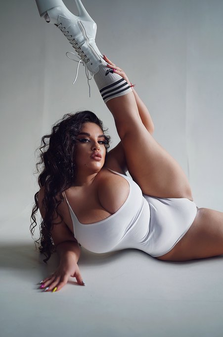 Do you like flexible girls? https://t.co/eWLWEXvLOB