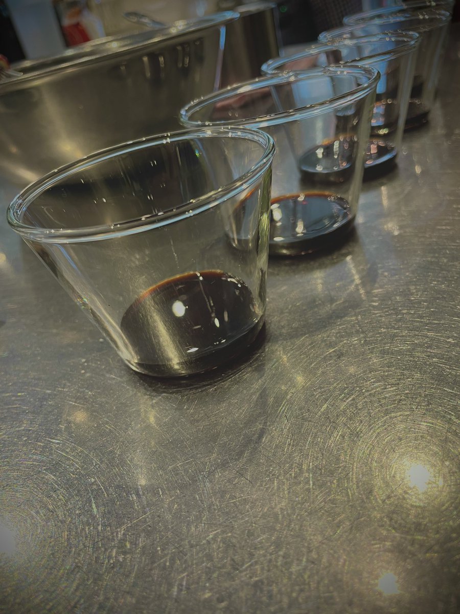 irigancoffee's tweet photo. 今週は通常通り営業しています！12日(土)のみ18時までの営業になるのでお間違えなく。
事前に予約いただければ多人数の対応もできます！
最近はコーヒーの焙煎や新しいスイーツなどスタッフで話し合い品質向上の日々です。ちなみに今週はグアテマラの中深ヤキがとてもいい感じに焼けました。 https://t.co/huEMHfA30Q