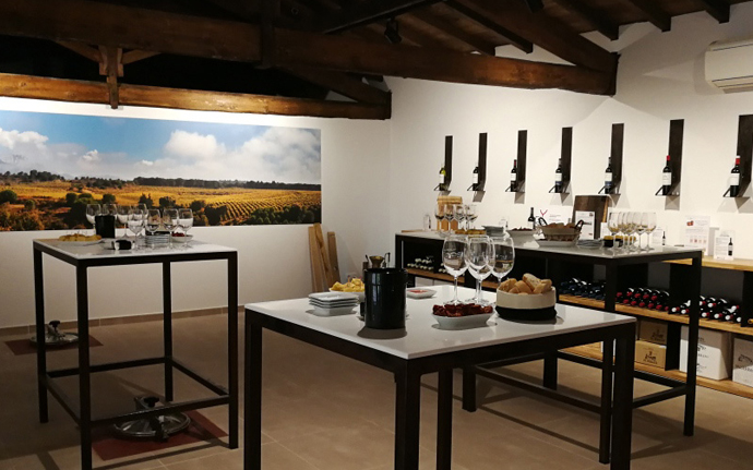 🍇Descubre #RiojaAlavesa a través de diferentes experiencias: visitriojaalavesa.com/experiencias/

1⃣Como vino para chocolate en <a href="/valserrano/">Bodegas de la Marquesa</a> 
2⃣Descubre y degusta con el bodeguero en <a href="/lolicasado/">Bodegas Loli Casado</a> 
3⃣Especial Vendimia en Bideona

...Y muchas más. #VisitRiojaAlavesa #Winelovers