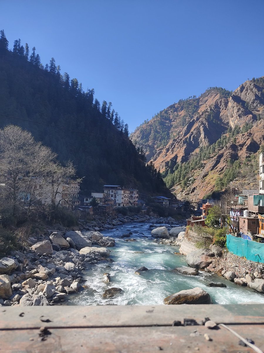 _siyasays's tweet photo. Only Manikaran's hot water spring can make us damn hot now 😌🔥
#kullu #manikaran #hotwaterspring https://t.co/VRrwT8JSmj