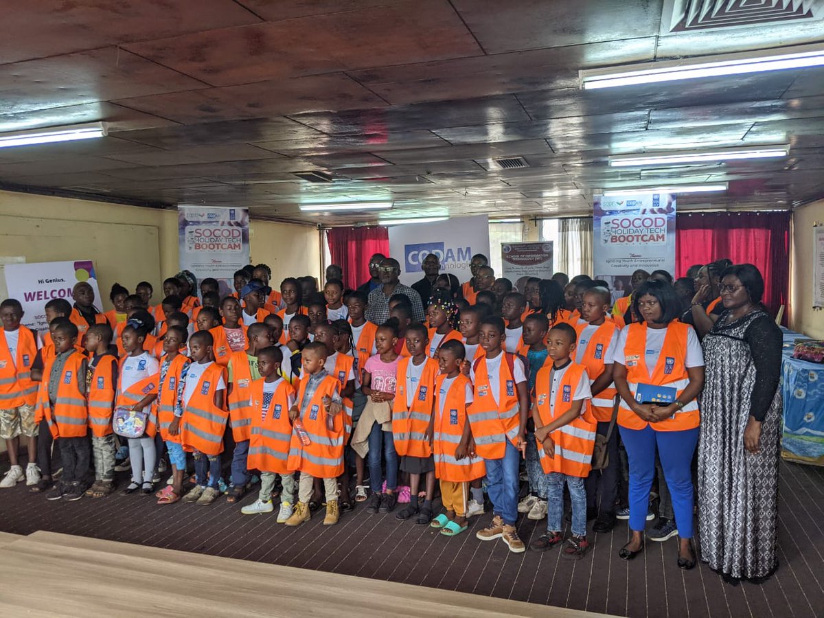 sodeiuk's tweet photo. The SOCOD CLEAN UP CAMPAIGN
"Changing mindsets, fostering a generation of responsible and community-oriented youth"

Participants of our Holiday Tech Bootcamp took part in a clean-up campaign at the Limbe City Council. @UNDP #Cameroon @unicefcameroon
@EduCannotWait @USEmbYaounde https://t.co/kLJTxjk06u