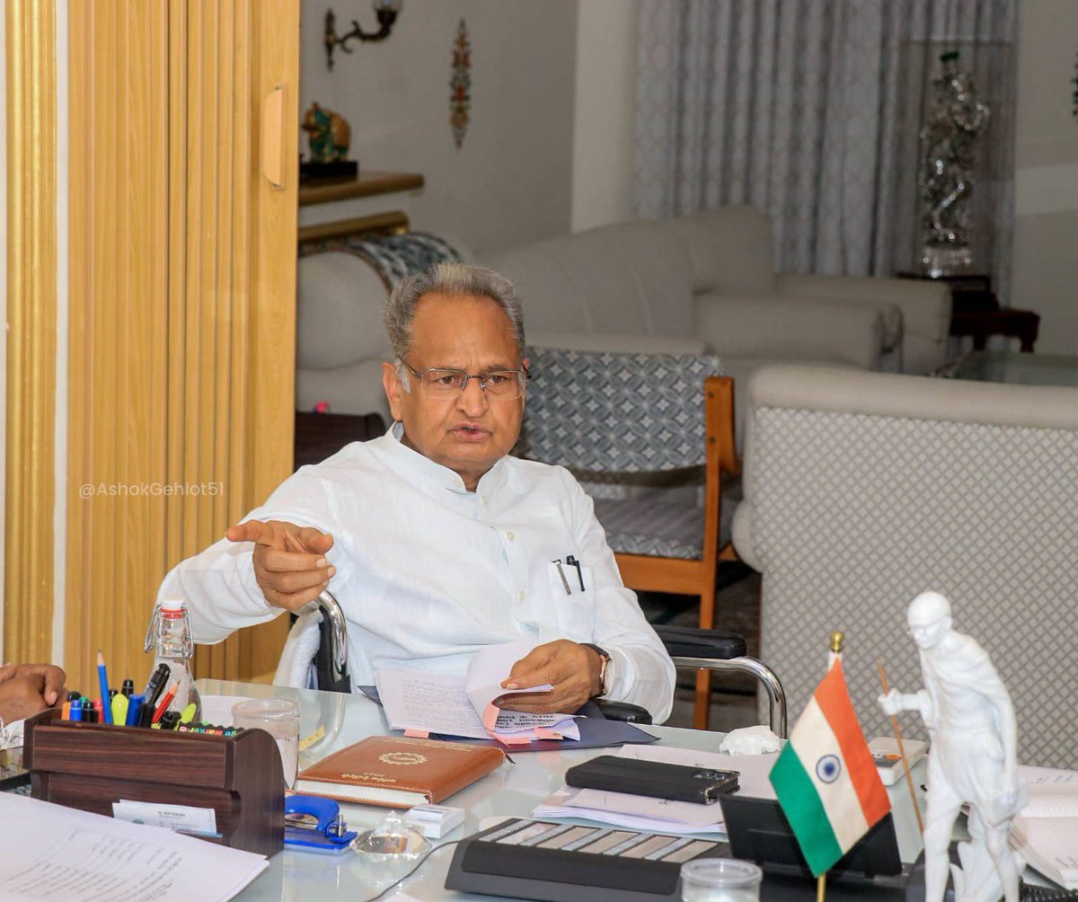 वंचित संरक्षण का विधान
मजबूत करता राजस्थान

आज अनुसूचित जाति जनजाति (अत्याचार निवारण) अधिनियम 1995 एवं यथा संशोधित 2016 के तहत गठित राज्य स्तरीय सतर्कता और मॉनिटरिंग समिति की बैठक में सहभागिता की। इस दौरान हाशिए के वर्ग के लोगों की सुरक्षा व सम्मान सुनिश्चित करने हेतु सरकार के