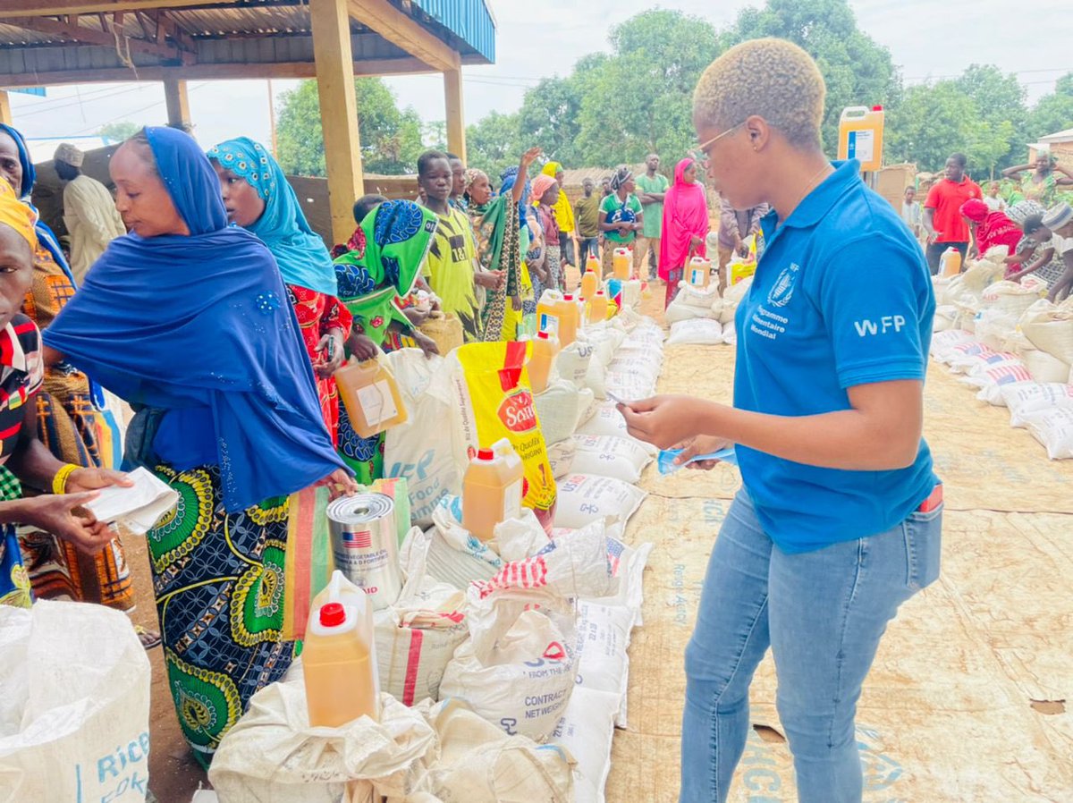 WFP_Cameroon's tweet photo. #Cameroon🇨🇲

In supporting Cmr Gov't #FoodSecurity efforts, @WFP's #unconditional food assistance program in collaboration with @RefugeesCmr supports families from #CAR🇨🇫 affected by conflict  in and host populations #Adamawa

#ZeroHunger
#SavingLives https://t.co/rPvD1epSVv