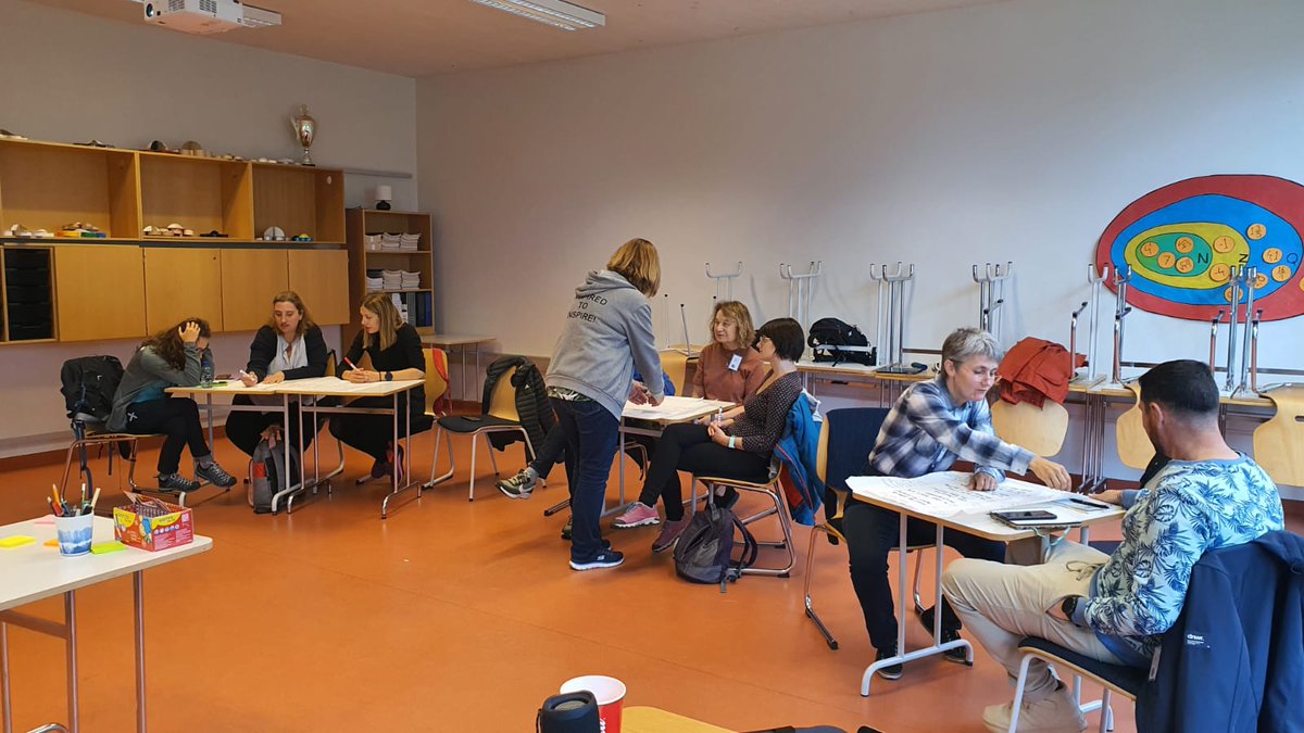 LauraSgreat's tweet photo. Teamwork en el curso de Emerging Leaders en Reikjavik 😊 @alcalaidiomas @sepiegob #erasmusplus #eoi #idiomas https://t.co/2zvW6o2S1p
