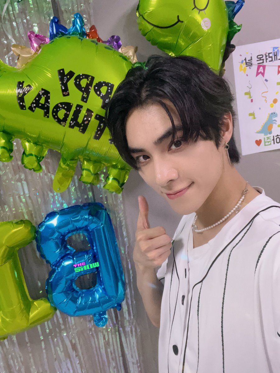 theshow_offcl's tweet photo. 중국어로 샤오가 웃는다는뜻이던데
8을눕히면 ♾️던데
그래서 8월 8일생 샤오쥔보면
💚무한대로💚 사랑해주고싶고
활짝 웃음💚이 났나봐요( ღ'ᴗ'ღ )
이게 바로 진짜사랑,트루럽,쩬아이,그런거아닐런지?
💚#더쇼 울더쥔생일더축하하쥔랑해💚
ps. 온세상 훠궈가 #쥔쥔 에게 @NCTsmtown @WayV_official https://t.co/ztnTbmiA6h