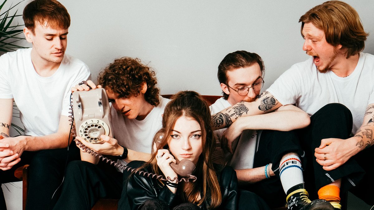 FutureproofPR's tweet photo. Be sure to #tunein to @Bombshell_Radio 10pm to hear @britdjmatt spin raucous #newsingle #ComingHome fm #postpunk outfit @CandidFacesBand on #TheBritishAreComing ๐ฅ It's a must listen - gowaan crank it up! ๐๐
#CFCH23 @TheWarrenYP
https://t.co/PVzHa7E5TC https://t.co/rnOPWrZYH9