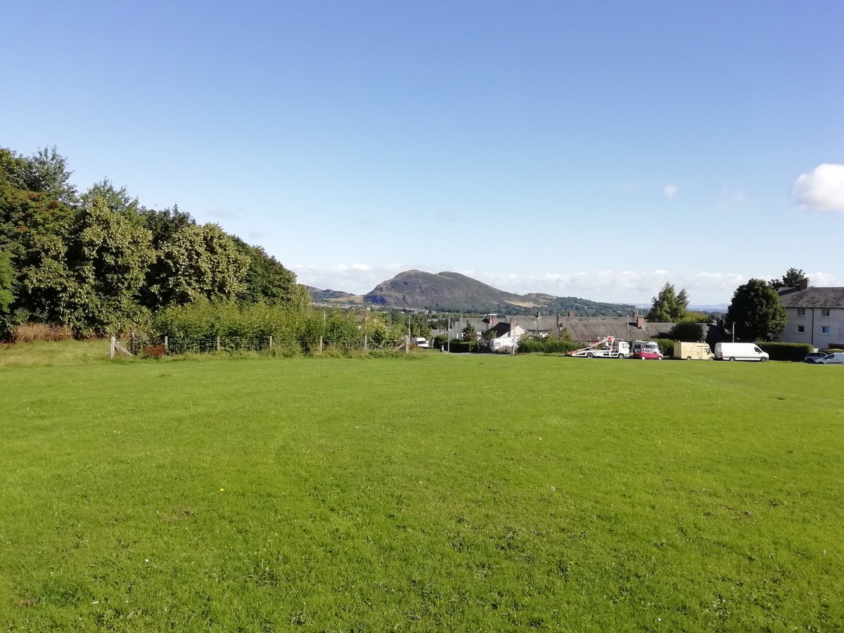 friendsinchpark's tweet photo. Looking down to #InchPark this morning in the Inch scheme from #MountVernon where there is a 2 years young #TinyWeeForest - #InchHouse is just about visible. 😍 #EdinburghLivingLandscapes #EdinburghNatureNetwork https://t.co/T5PUKVrct3